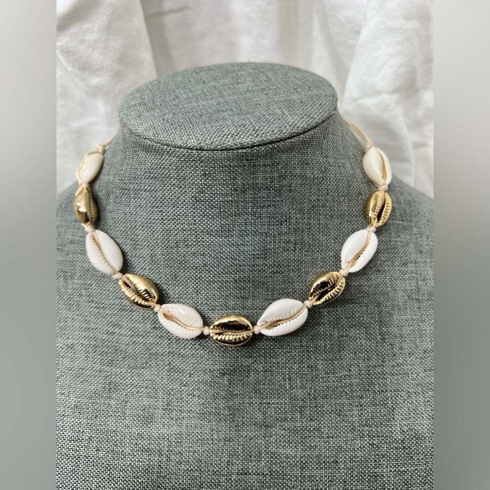 🔥🔥Fashion Jewelry Ladys Choker/ Necklace Shells Every Other 14kt. Gold ☑️